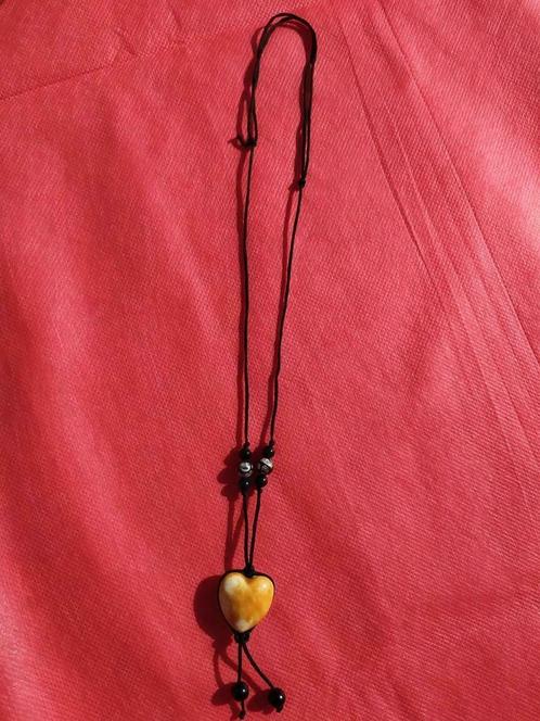 hart hanger touw ketting, Handtassen en Accessoires, Kettingen, Zo goed als nieuw, Overige materialen, Beige, Met hanger, Verstelbaar