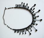 Zwarte kunststof halsketting, Bijoux, Sacs & Beauté, Colliers, Synthétique, Noir, Utilisé, Enlèvement ou Envoi
