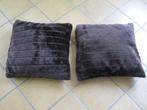 2 donker bruin/ paarse zachte kussens maat 44 cm x 44 cm, Brun, Utilisé, Enlèvement ou Envoi, Carré