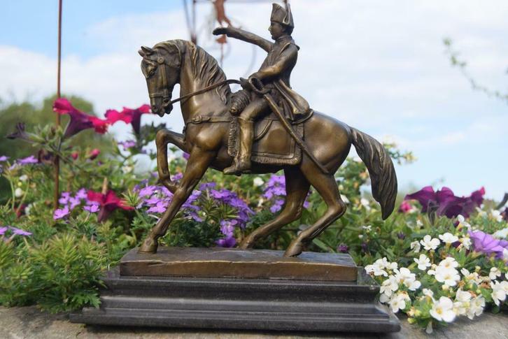 De saluut van Napoleon in brons ondertekend op een marmeren, Antiek en Kunst, Antiek | Brons en Koper, Brons, Ophalen of Verzenden