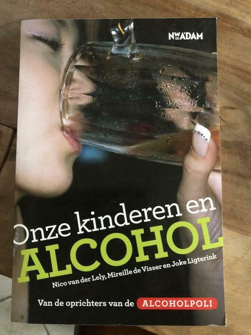 Nico van der Lely - Onze kinderen en alcohol, Boeken, Politiek en Maatschappij, Zo goed als nieuw, Ophalen of Verzenden