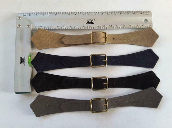 Sluiting van kilt met gesp suede grijs, zwart, blauw, beige, Hobby en Vrije tijd, Naaien en Fournituren, Nieuw, Ophalen of Verzenden