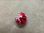 Kleine rode plastiek kerstbol, Ophalen of Verzenden, Zo goed als nieuw