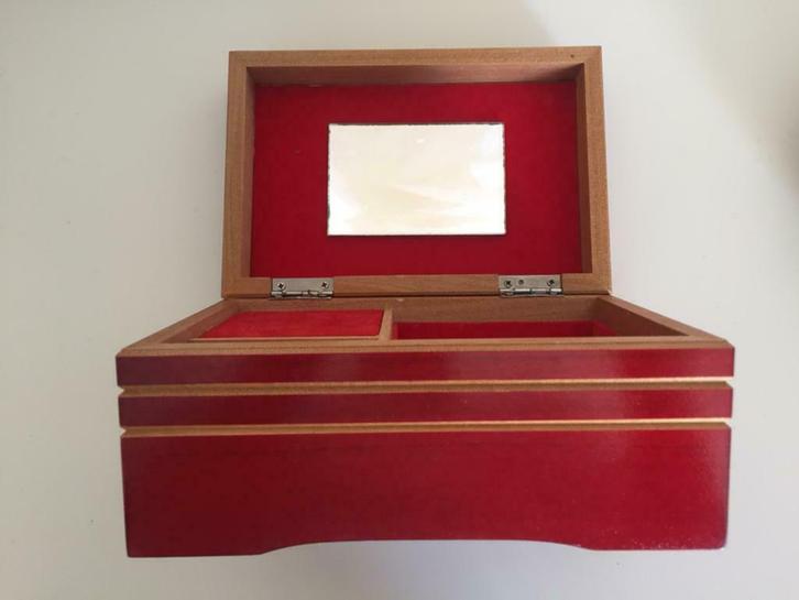 NIEUW houten juwelendoosje met muziek, Handtassen en Accessoires, Koffers, Nieuw, Ophalen of Verzenden
