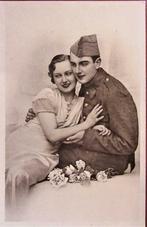 POSTKAART MILITAIR- SOLDAAT MET VRIENDIN, Verzamelen, Ophalen of Verzenden, Ongelopen