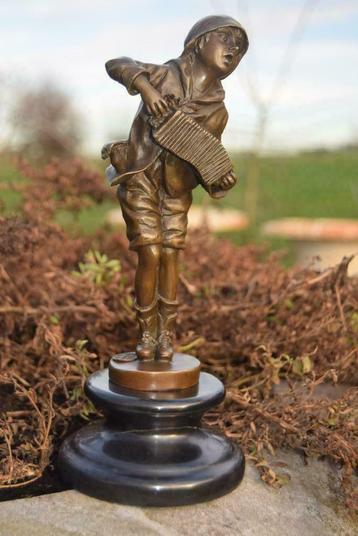Le joueur d'accordéon ,statue en bronze signé sur socle marb