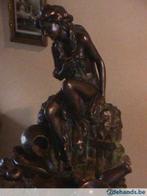 Dit bronzen beeld van Paor is tevens een fontein, Ophalen