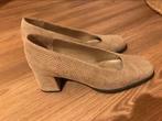 Escarpins beige imitation croco 38,5 Marks & Spencer, Pumps, Zo goed als nieuw, Marks & Spencer, Beige