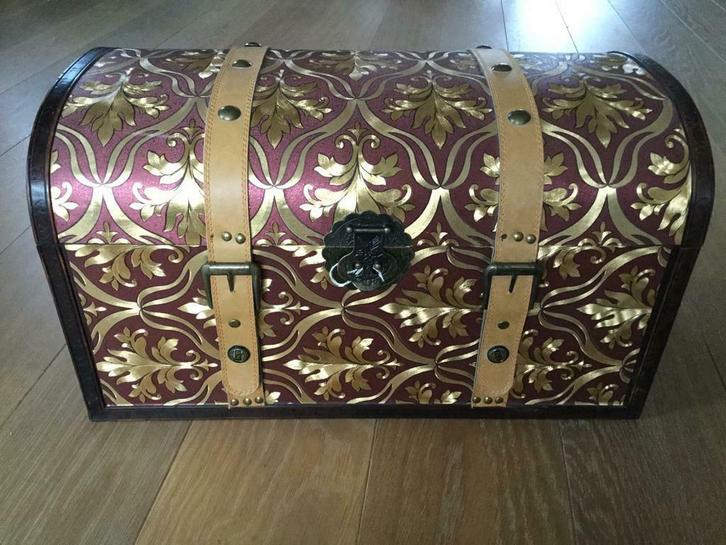 Engelse houten koffer, kist met gouden dessin, 55cm breed, Maison & Meubles, Accessoires pour la Maison | Coffres, Neuf, Enlèvement ou Envoi