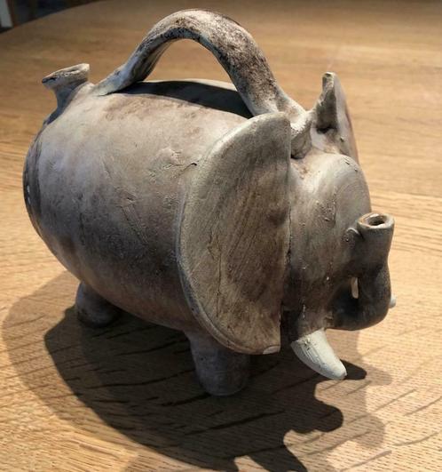 cruche elephant en argile terre cuite, couleur ombres, Antiquités & Art, Antiquités | Céramique & Poterie, Enlèvement ou Envoi