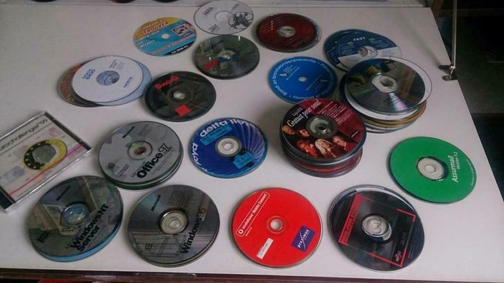 Zo'n 200 verschillende cd-roms + 20ne van het begin van de n, Verzamelen, Overige Verzamelen, Zo goed als nieuw, Ophalen of Verzenden