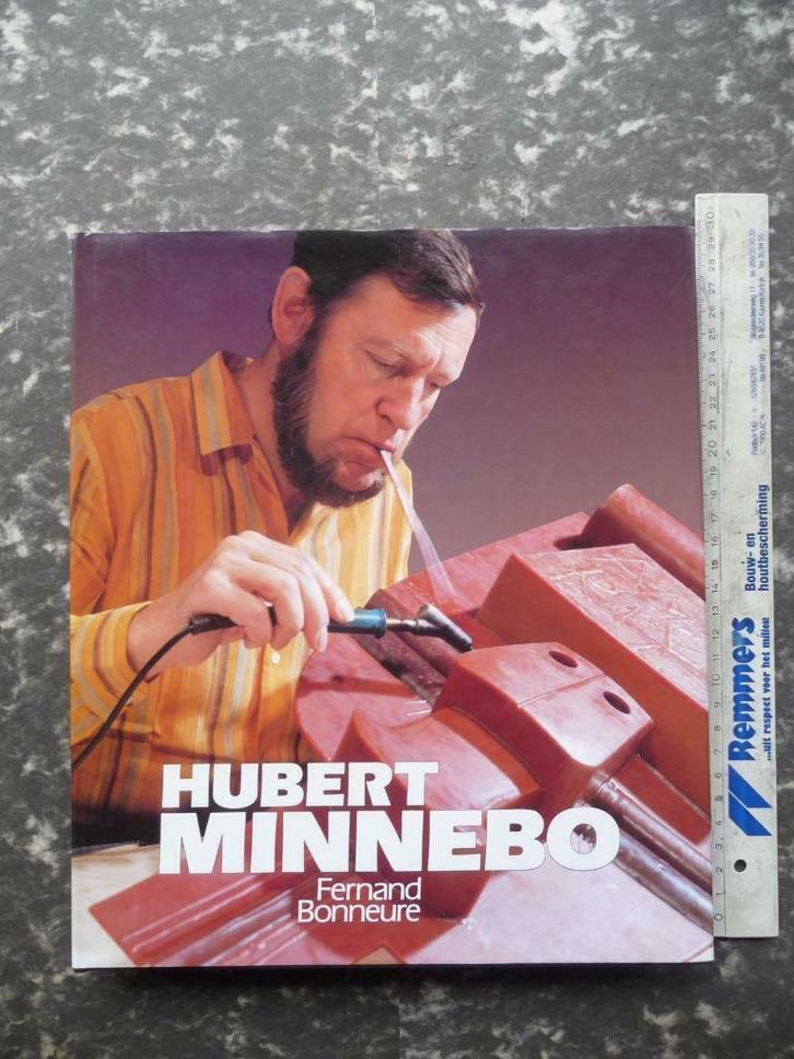 BOEK HUBERT MINNEBO - DOOR F.BONNEURE, Boeken, Kunst en Cultuur | Beeldend, Zo goed als nieuw, Beeldhouwkunst, Ophalen of Verzenden