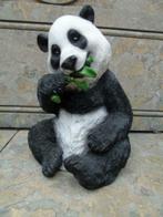 statue d un panda qui mange , nouveau !