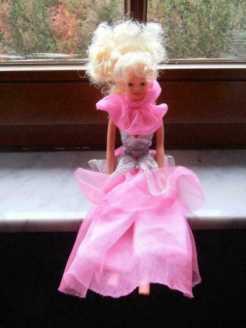 Barbie – Cheveux blonds, longue robe de soirée – Vintage, Enfants & Bébés, Jouets | Poupées, Utilisé, Barbie, Enlèvement ou Envoi