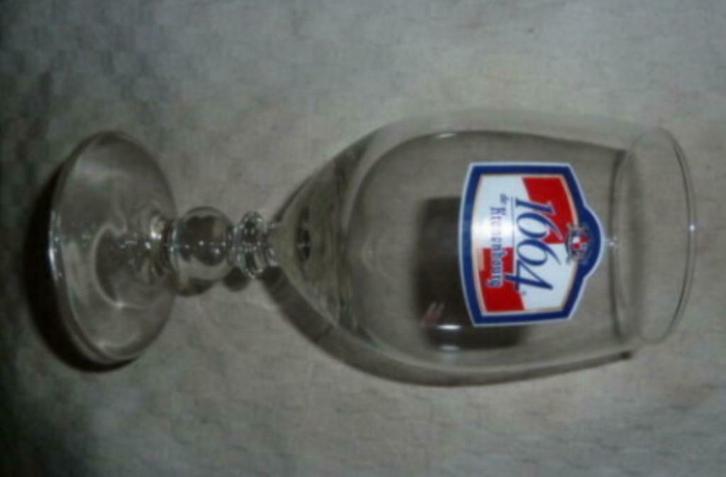 #G bier glas 1664 DE KRONENBOURG International 'glas op voet, Verzamelen, Glas en Drinkglazen, Nieuw, Bierglas, Ophalen of Verzenden