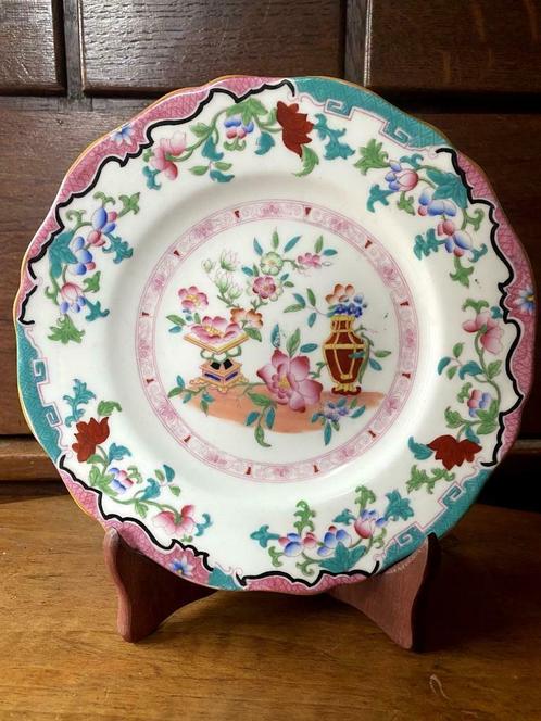 Belle assiette en porcelaine coloriée à la main rossum foot, Antiquités & Art, Antiquités | Porcelaine, Enlèvement ou Envoi
