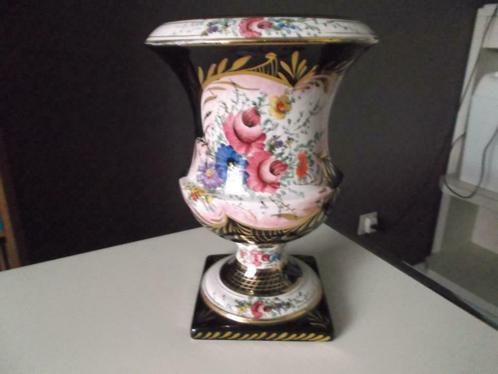 Vase antique avec bordure doré, noir et fleurs, Antiquités & Art, Antiquités | Vases, Enlèvement ou Envoi