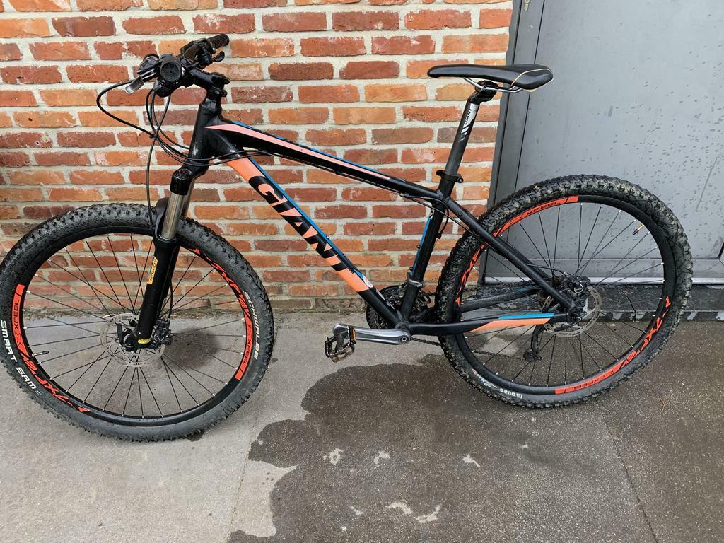 ② Mtb Giant 27,5 inch te koop — Fietsen | Mountainbikes en ATB — 2dehands