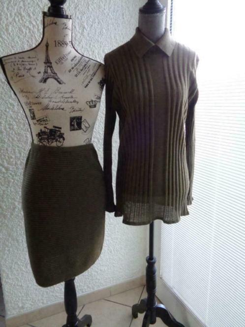 Ensemble pull + jupe Marque: ARCHICOMBLE taille 1, Vêtements | Femmes, Packs de vêtements pour femmes, Porté, Enlèvement ou Envoi