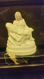 statue religieuse en resine "la pieta" socle marbre, Antiquités & Art, Enlèvement ou Envoi