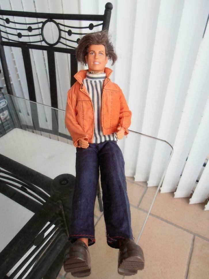 Ken – Cheveux châtains, pantalon, marcel, veste/MATTEL 1990, Kinderen en Baby's, Speelgoed | Poppen, Gebruikt, Barbie, Ophalen of Verzenden