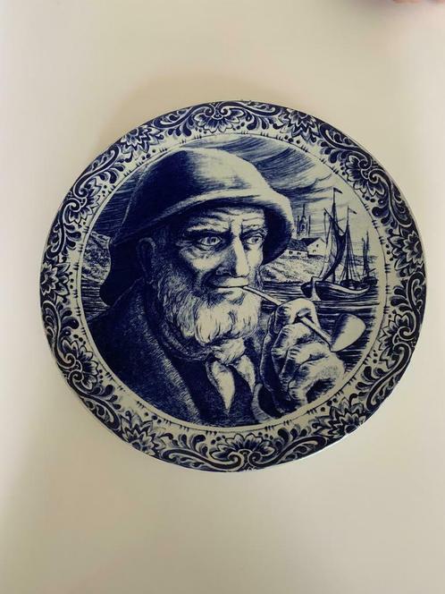 Assiette murale signée Delfts Boch pêcheur, Antiquités & Art, Antiquités | Assiettes décoratives & Carrelages