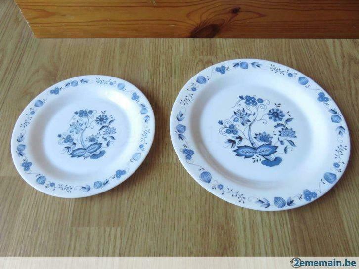 arcopal assiettes a dessert et plate fleurs bleues aster, Antiquités & Art, Curiosités & Brocante