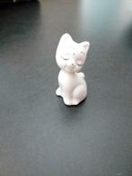 Petit chat blanc en porcelaine, Enlèvement