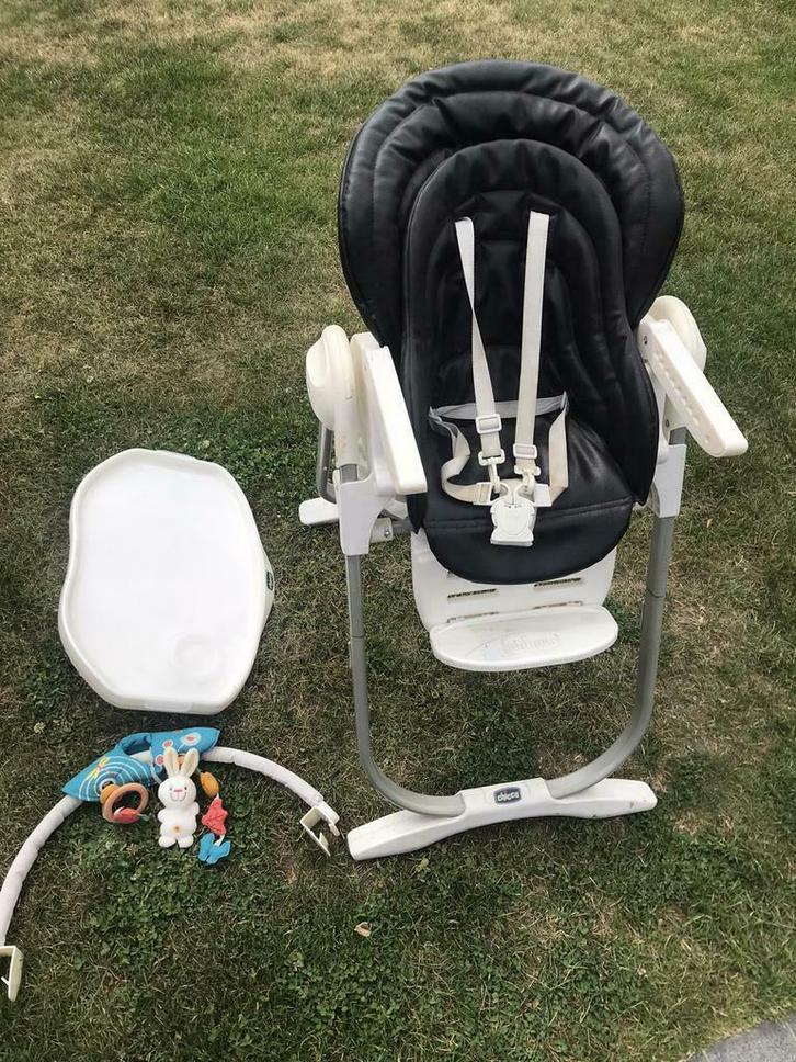 Eetstoel chicco Polly magic, Kinderen en Baby's, Kinderstoelen, Zo goed als nieuw, Aanschuifbaar, Afneembaar eetblad, Gordel(s)