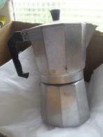 Italiaans aluminium koffiezetapparaat, Afneembaar waterreservoir, 2 tot 4 kopjes, Gebruikt, Gemalen koffie