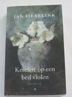 Jan Siebelink - Knielen op een bed violen, Enlèvement ou Envoi, Utilisé, Pays-Bas