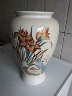 Vaas Italiaans met mooie beschildering, Huis en Inrichting, Ophalen of Verzenden, Zo goed als nieuw, Wit, Minder dan 50 cm