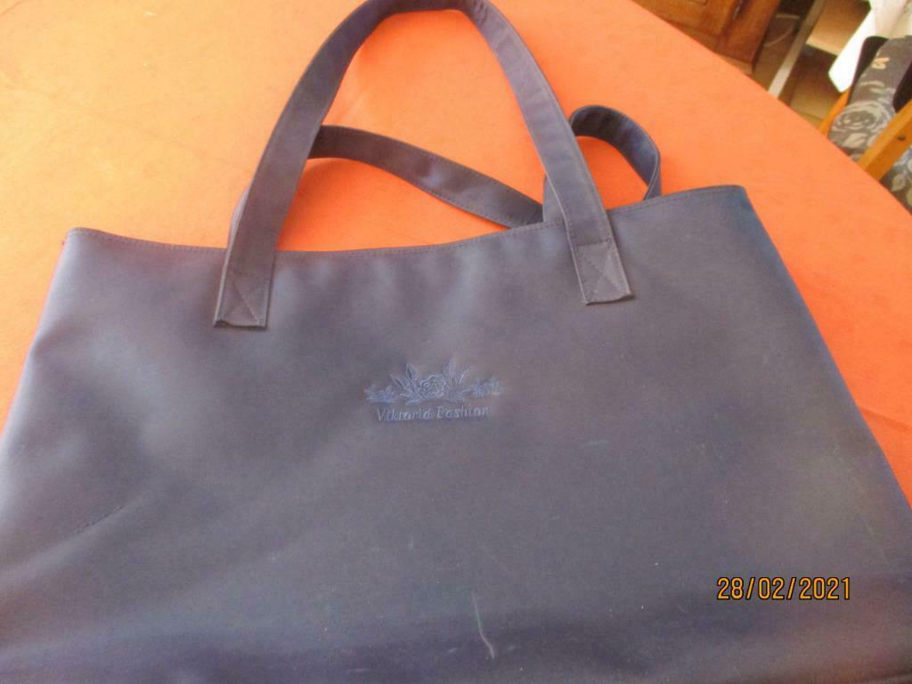 GRAND SAC  A BANDOULIERE BLEU MARINE 3 COMPARTIMENTS., Enlèvement ou Envoi, Comme neuf, Bleu, Sac à bandoulière