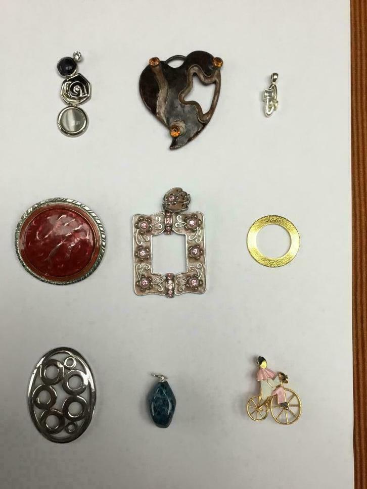 Pendentifs, Bijoux, Sacs & Beauté, Pendentifs, Utilisé, Noir, Enlèvement