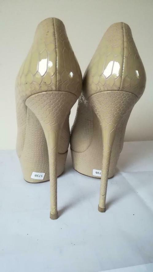 573B* CASADEI - escarpins beiges haut gamme cuir (38,5), Vêtements | Femmes, Chaussures, Porté, Escarpins, Beige, Envoi