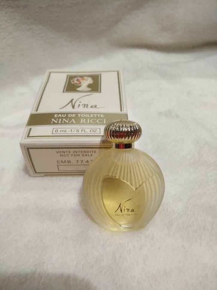 Miniatuur VINTAGE Nina Ricci NINA Eau de Toilette 6ml, Verzamelen, Parfumverzamelingen, Nieuw, Miniatuur, Gevuld, Ophalen of Verzenden