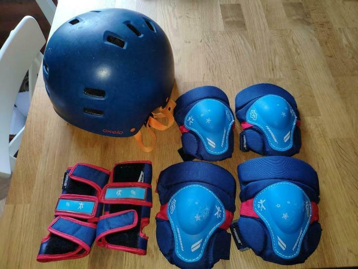 Skatehelm en bescherming - knie elleboog pols beschermers, Sport en Fitness, Skeelers, Gebruikt, Bescherming, Ophalen of Verzenden