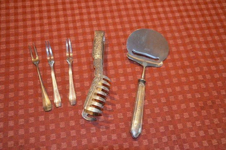 Coupe fromage, pince à légumes, fourchettes en métal argenté, Antiek en Kunst, Curiosa en Brocante, Ophalen of Verzenden
