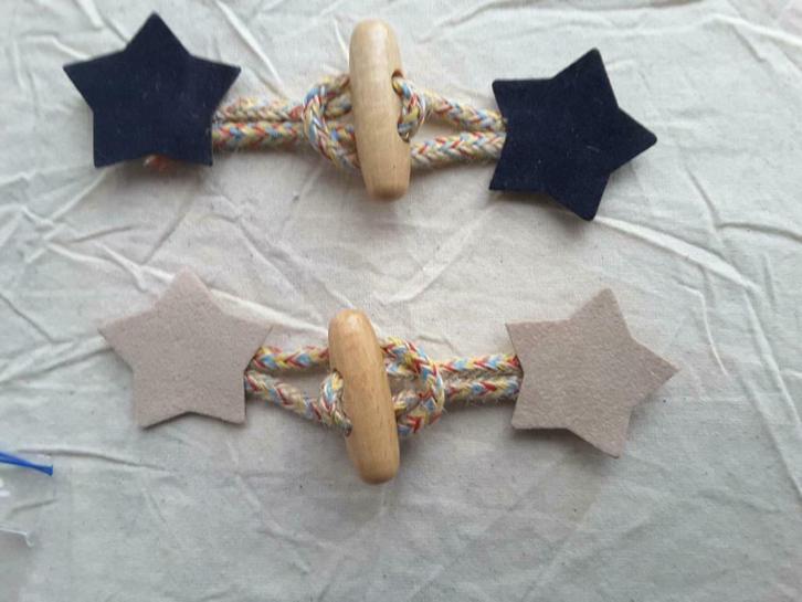 brandebourg imitation daim étoile avec buchette bois clair, Hobby & Loisirs créatifs, Couture & Fournitures, Neuf, Enlèvement ou Envoi