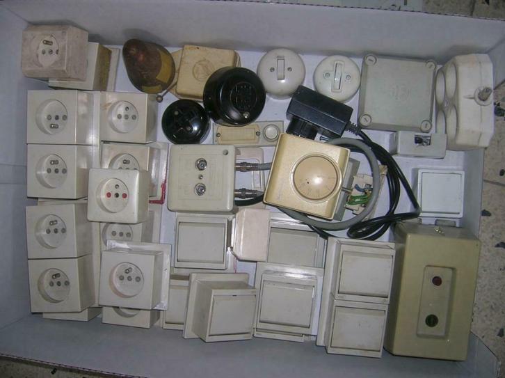 Electriciteit, Doe-het-zelf en Bouw, Elektriciteit en Kabels, Gebruikt, Stopcontact, Ophalen