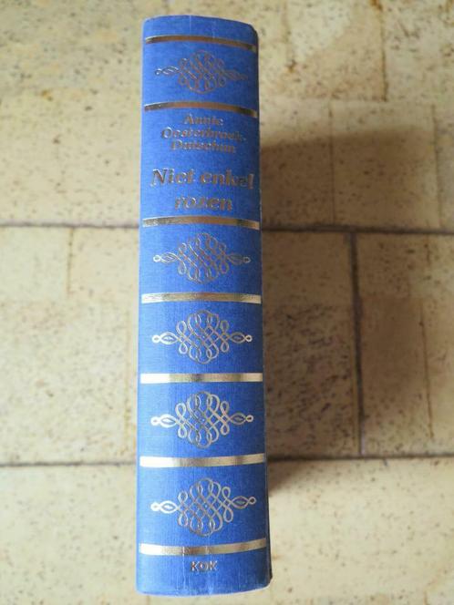 Boek : Niet enkel rozen - Annie Oosterbroek-Dutschun, Boeken, Fantasy, Zo goed als nieuw, Ophalen of Verzenden