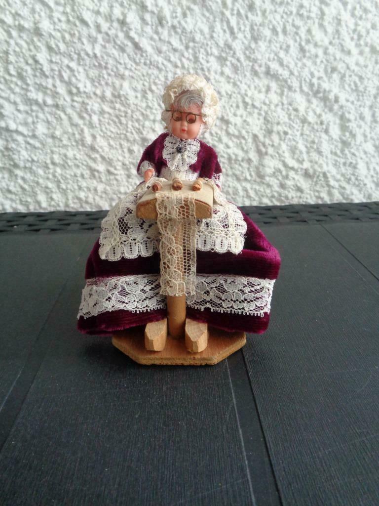 Ancienne poupée folklorique. "Dentelière", Collections, Enlèvement ou Envoi, Utilisé, Poupée