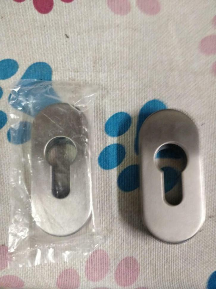 2 x veiligheids rozetten deur sleutelgat, Doe-het-zelf en Bouw, Deuren en Vliegenramen, Nieuw, Ophalen of Verzenden