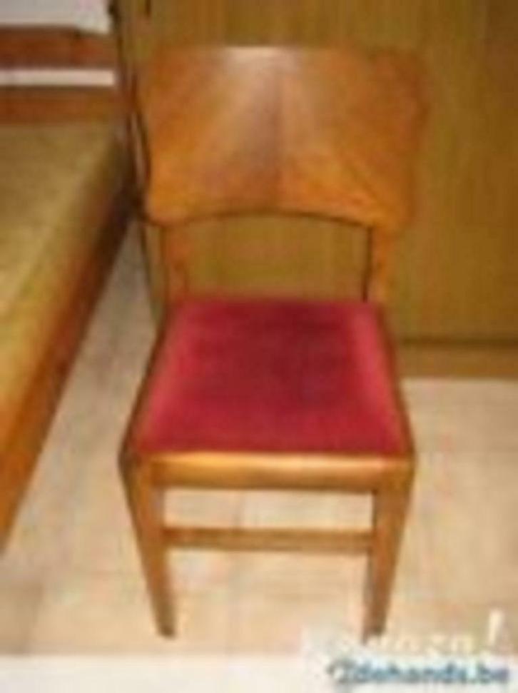 4 degelijke houten stoelen, Huis en Inrichting, Stoelen, Zo goed als nieuw, Vijf, Zes of meer stoelen, Hout, Stof, Overige kleuren