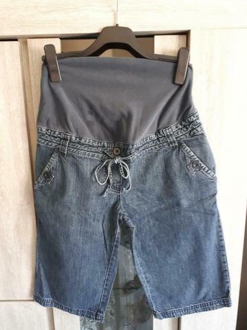 2 zwangerschap korte jeansbroeken, 1 3/4 zwarte broek,medium beschikbaar voor biedingen
