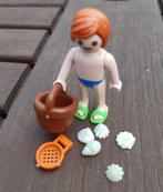 Playmobil: kleine jongen die schelpen verzamelt