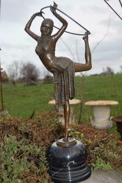 Statue en bronze signé sur socle en marbre (danseuse au cerc, Antiquités & Art, Antiquités | Bronze & Cuivre, Bronze, Enlèvement ou Envoi