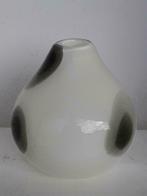 Bolvormige vaas - Opaline Glas, Minder dan 50 cm, Glas, Ophalen of Verzenden, Wit