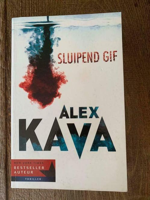 Alex Kava - Sluipend gif, Boeken, Thrillers, Gelezen, Amerika, Ophalen of Verzenden