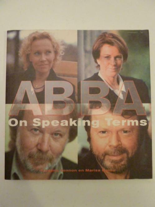 Nederlandstalige ABBA boek: On speaking terms, 325 bdz., Boeken, Muziek, Zo goed als nieuw, Artiest, Ophalen of Verzenden
